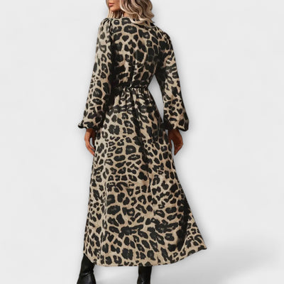 Natalie | Snygg klänning i leopardmönstrad
